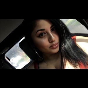 Meet your Posher, Alexis